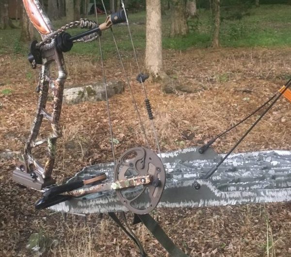 third hand universal bow holder